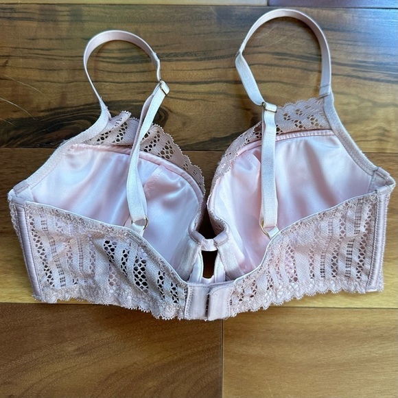 Victoria’s Secret Lace Lined Plunge Bra - Picture 3 of 6